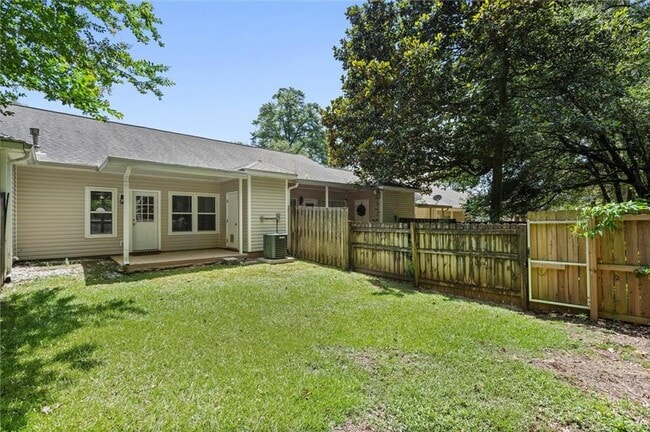 Building Photo - 732 Willow Bridge Dr W
