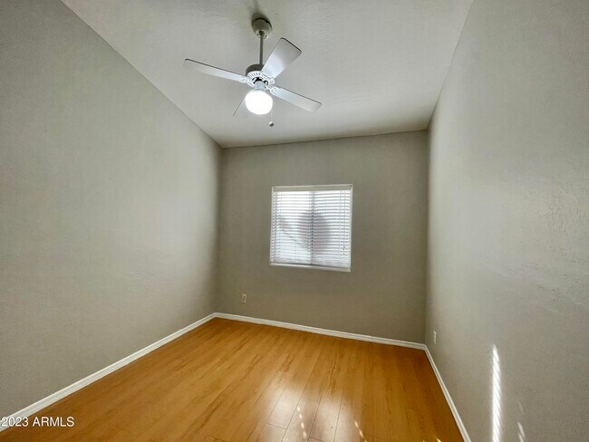 Building Photo - 4939 W Erie St