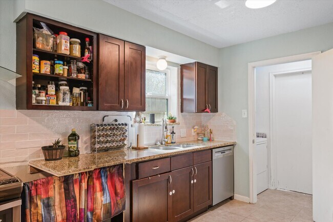 Building Photo - 4905 Woodway Ave