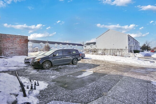 Building Photo - 296 Hancock St