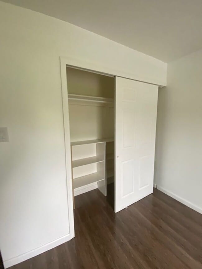 Building Photo - Two Bedroom Three Bathroom Condo in Holland