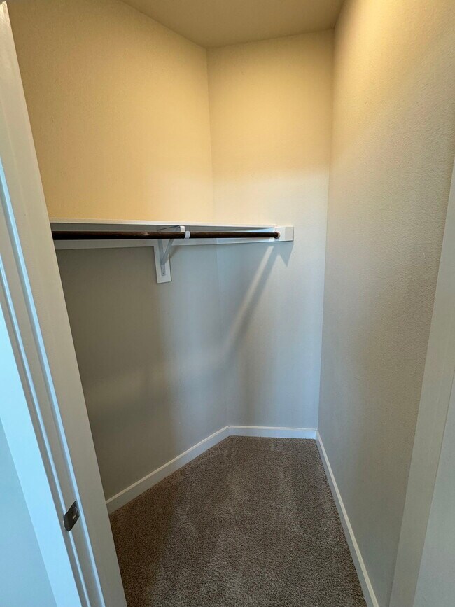 Building Photo - 5000 Overboard Cv