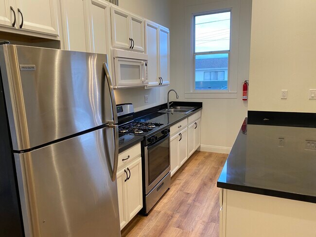 Building Photo - 1655 J St