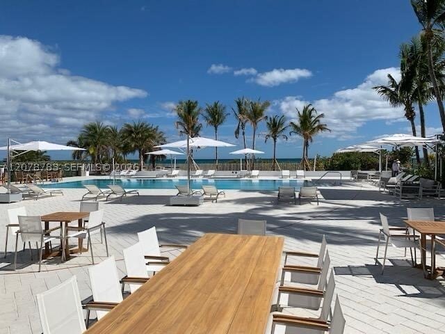Building Photo - 613 Ocean Dr