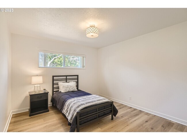 Building Photo - 2020 Wembley Park Rd