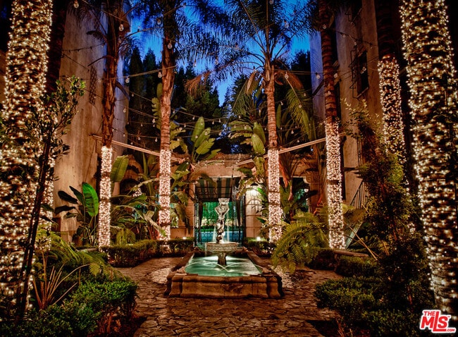 Building Photo - 640 S Bronson Ave