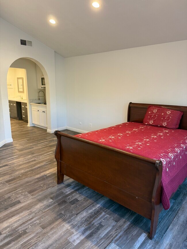 Building Photo - 9140 Crebs Ave