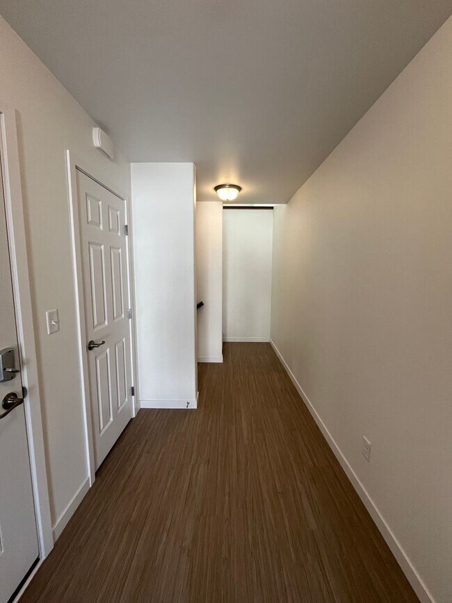 Building Photo - 3 Bed 3 Bath TownHome
