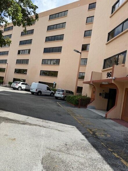 Building Photo - 9688 Fontainebleau Blvd