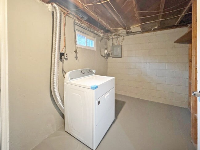 Building Photo - Updated 3BR Home with Bonus Lower-Level Space & Off-Street Parking