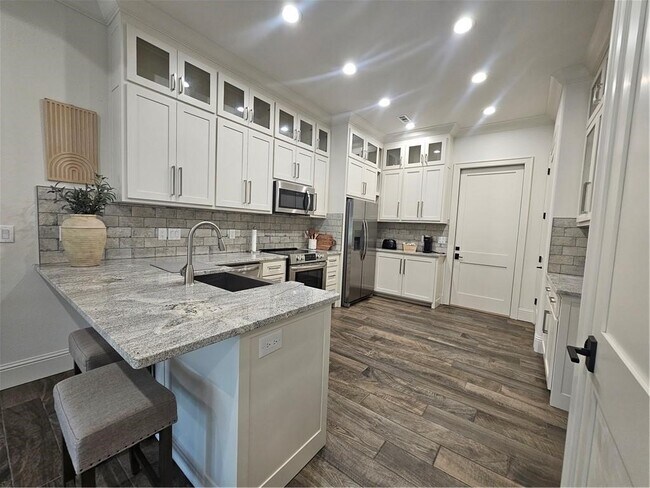 Building Photo - 97 Perth Dr