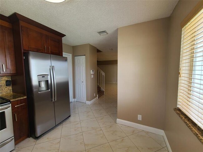 Building Photo - 1427 SW 48th Terrace