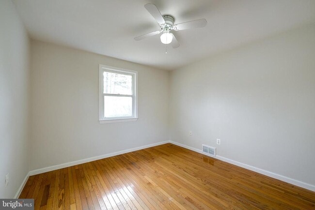 Building Photo - 10022 Brunett Ave