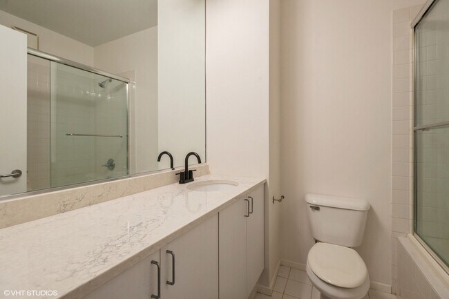 Building Photo - 728 W Jackson Blvd