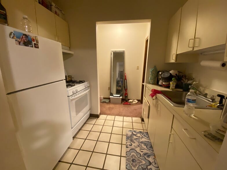 Building Photo - 54 Burbank St