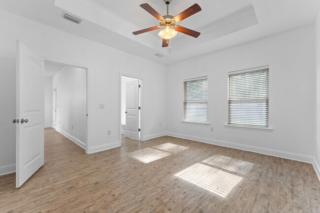 Building Photo - 27320 Lashay Dr
