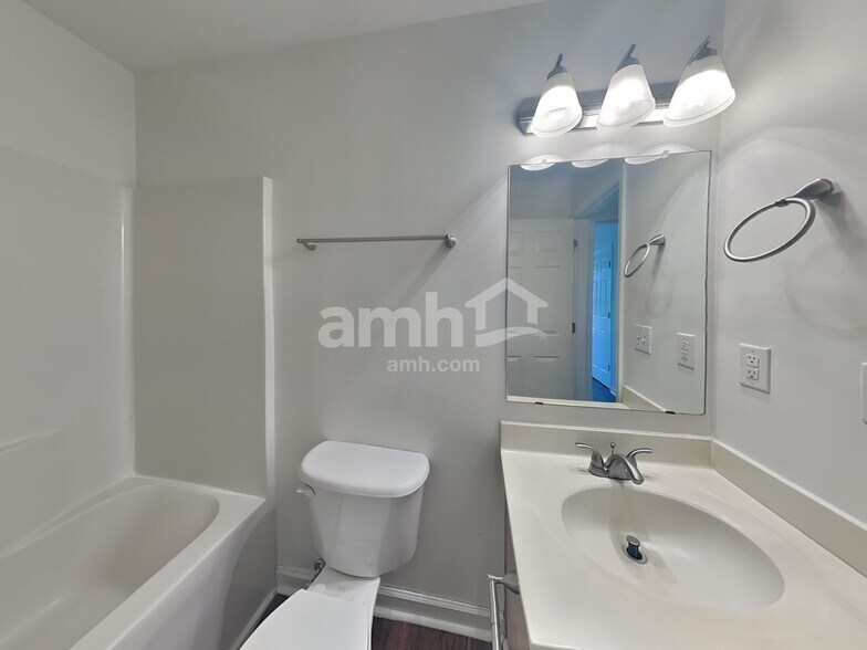 Building Photo - 1001 Finley Ct