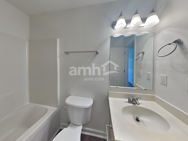 Building Photo - 1001 Finley Ct