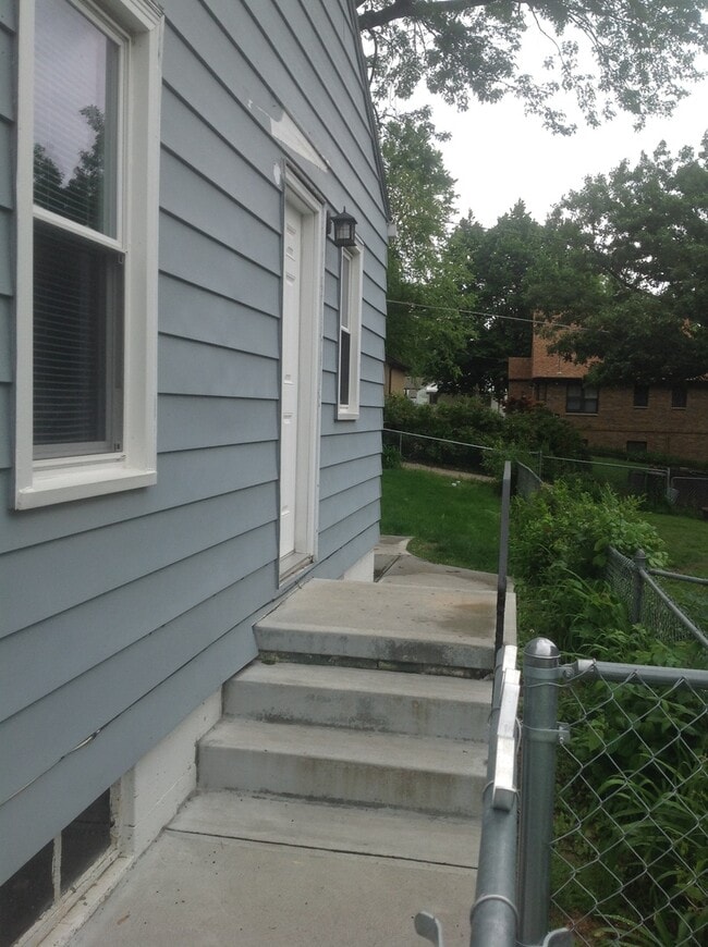 Building Photo - Premium Ralston Location!   Cozy 3 Bedroom...