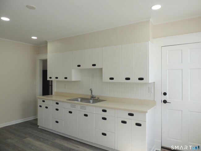 Building Photo - 132 Silver Sands Rd