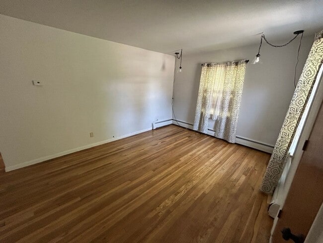 Building Photo - 4 Bedroom 1.5 Bath House with Washer and Dryer and Fenced Back Yard