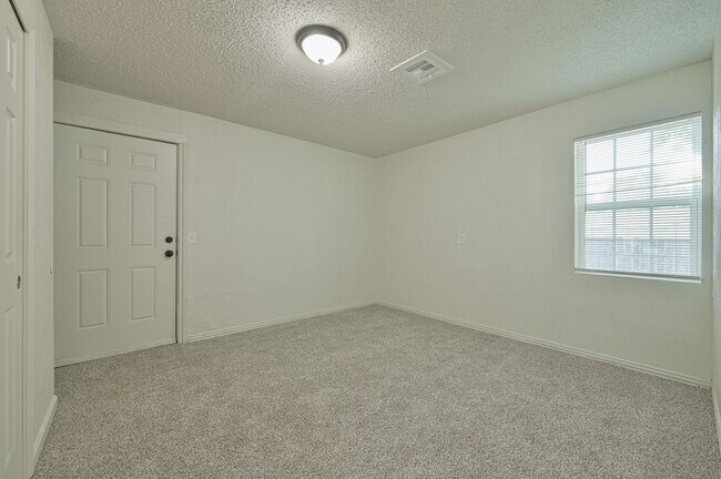 Building Photo - 3732 NW 26th St