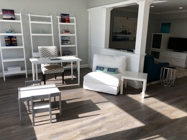 Building Photo - 736 Gould Ave