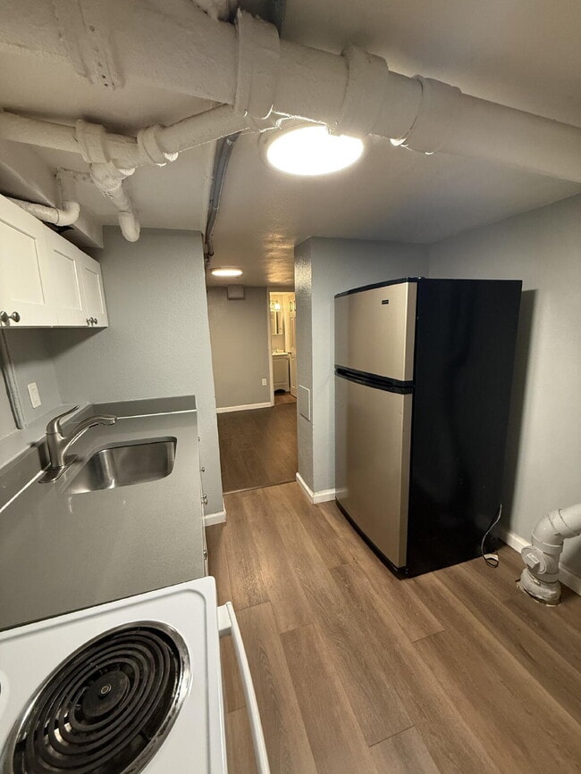 Building Photo - Chic Urban Studio in the heart of Denver!