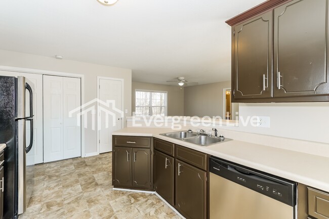 Building Photo - 2621 National Woods Dr