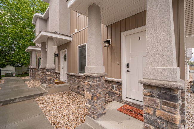 Primary Photo - Saturn Townhomes