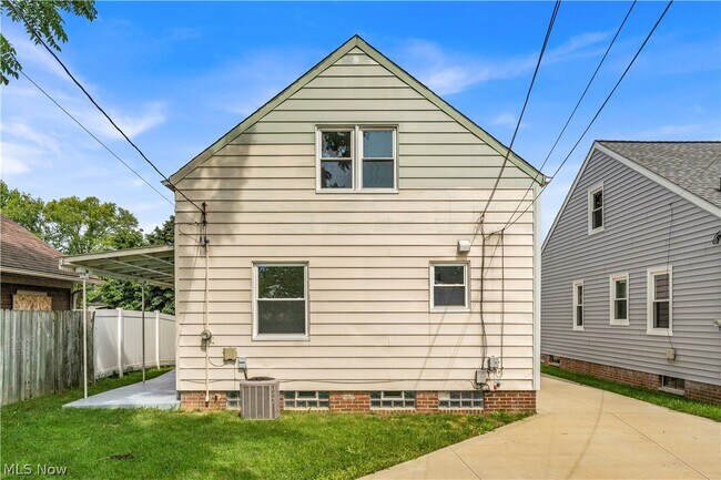 Building Photo - 6911 Farnsworth Dr