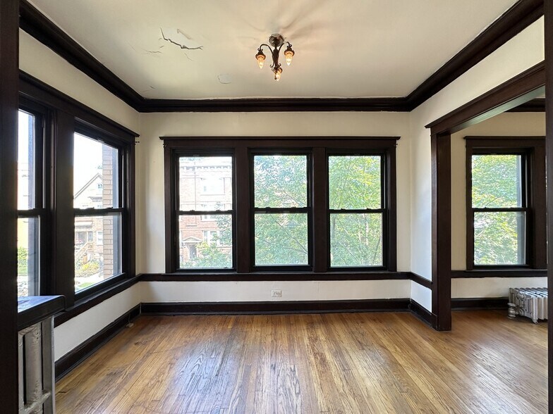 Building Photo - 2428 N Sawyer Ave