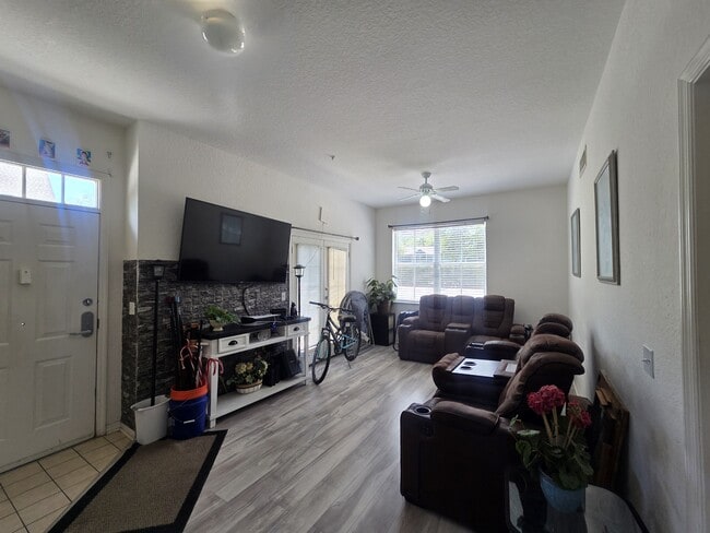 Building Photo - 4013 Venetian Bay Dr