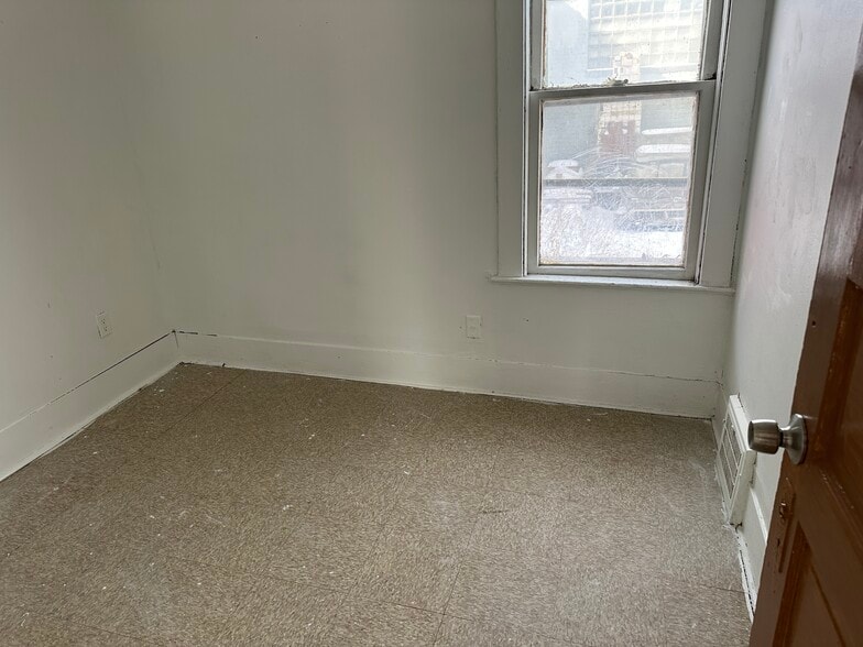 Building Photo - 1366 E 45th St