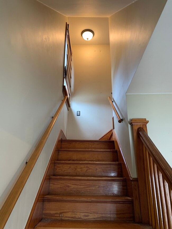 Building Photo - Charming 3-Bedroom Home on Spacious Corner...