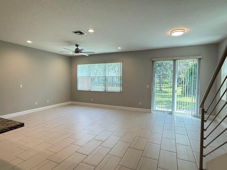 Building Photo - 9028 Kingsmoor Way