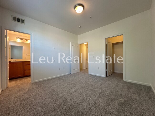 Building Photo - 900 Moon Cir