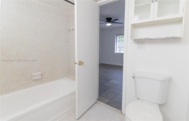 Building Photo - 3101 Oakland Shores Dr