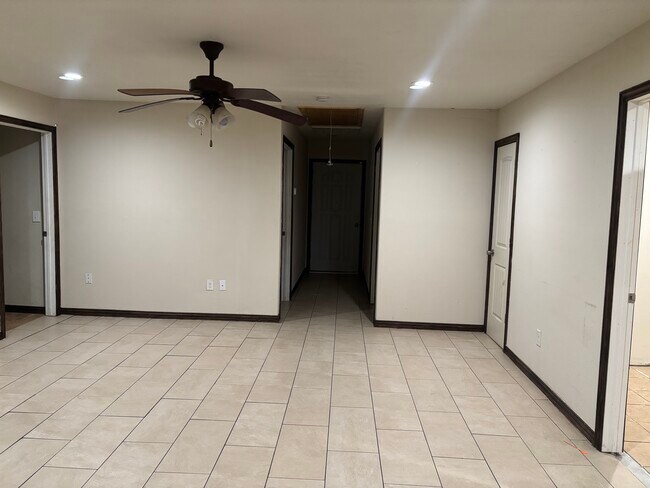 Building Photo - 609 Fay Blvd