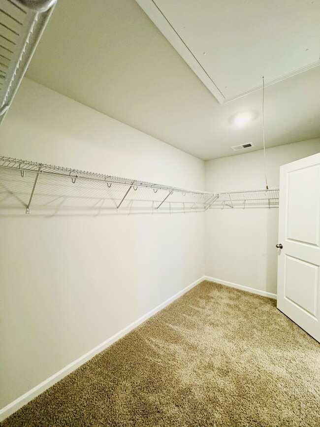 Building Photo - 1024 Kinness Dr