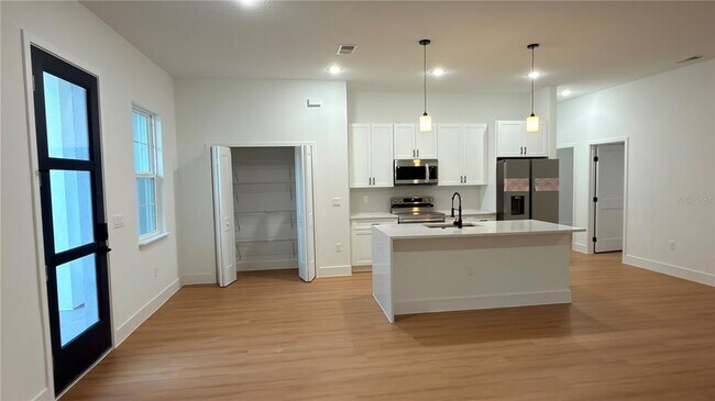 Building Photo - 7250 N Freeport Cir