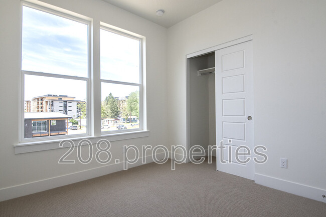 Building Photo - 486 E Violets Cv Ln