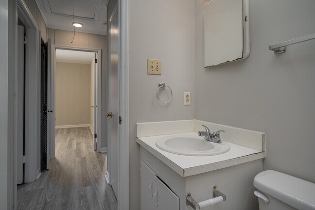 Building Photo - 307 Fairview Ave SW