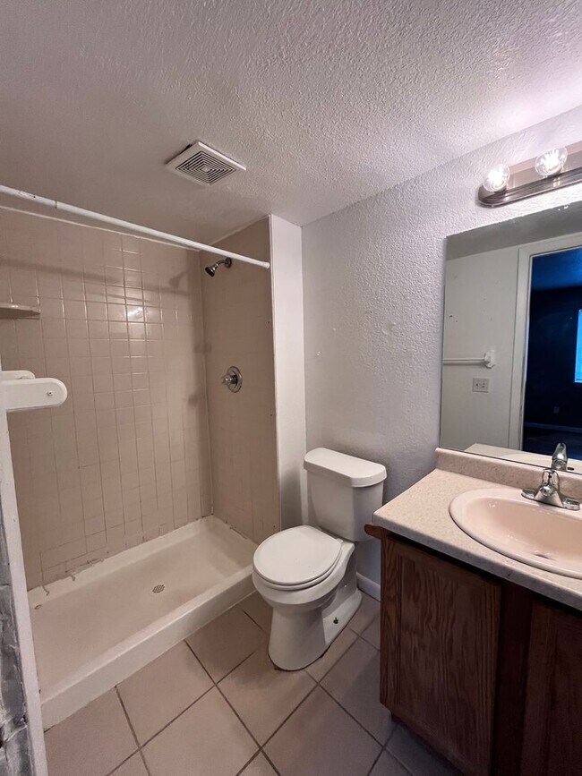 Building Photo - Large 3-bedroom 2 Bathroom in Robinwood! **Special**