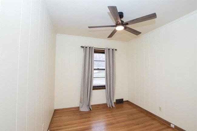 Building Photo - 4933 Woodland Ave