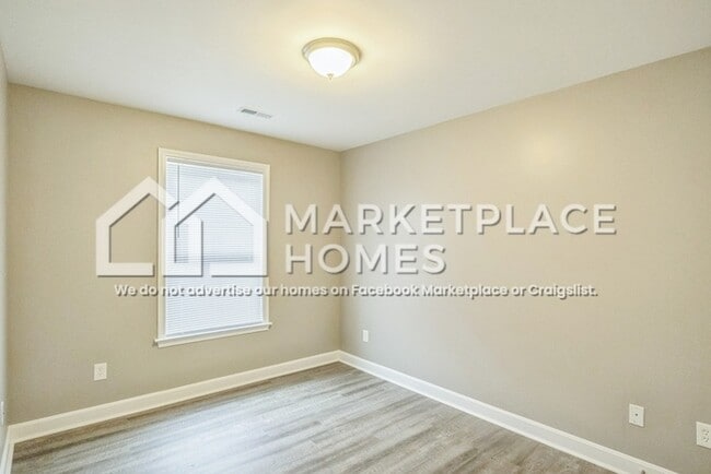 Building Photo - 216 Hendricks Pl