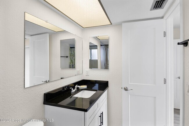 Building Photo - 3476 Gulfview Dr