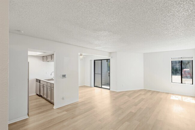 Building Photo - 4600 W Pioneer Dr