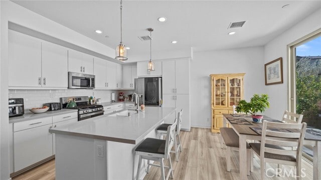 Building Photo - 16282 Meadowhouse Ave