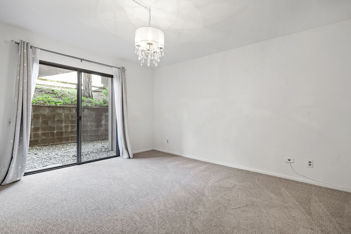 Building Photo - 3338 La Mesa Dr